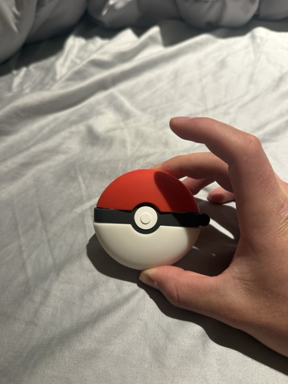 Pokemon AIRPOD Pro 1 & 2 Case Cover Poke Ball-themed AirPods case